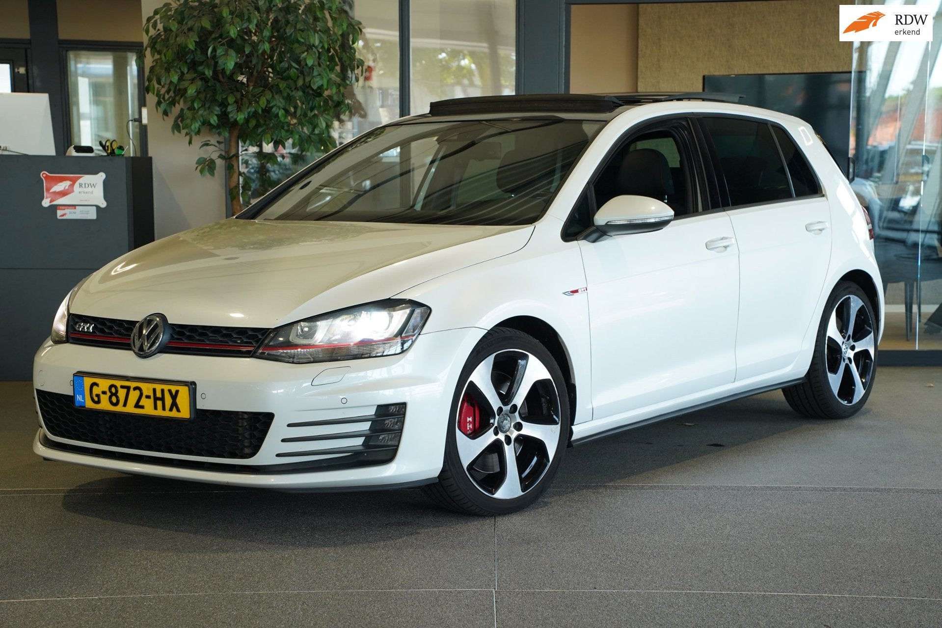 Volkswagen Golf 2.0 TSI GTI Performance 230 PK Pano Xenon Le, Auto's, Volkswagen, Stof, Gebruikt, Euro 6, 4 cilinders