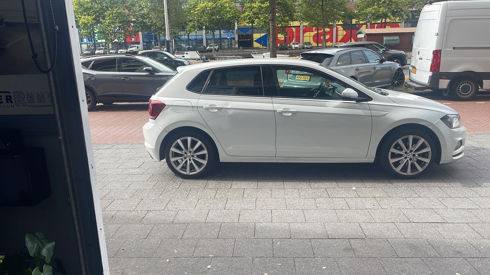 Den Haag - €350,-/week km vrij auto verhuur-borg €300,-
