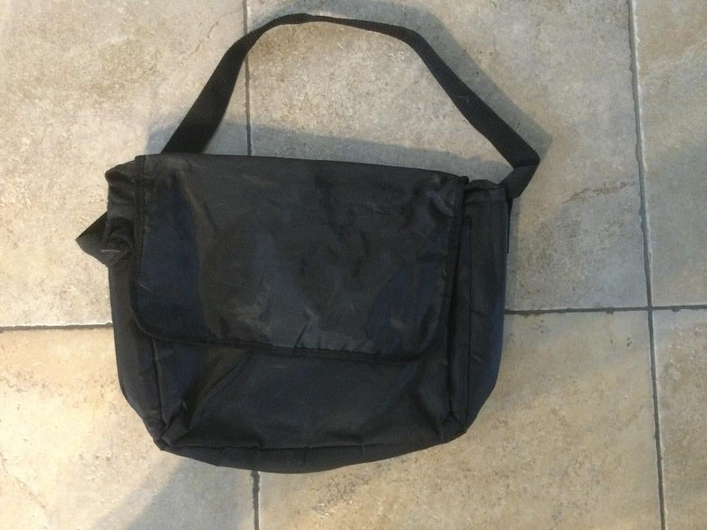Laptoptas, Computers en Software, Ophalen of Verzenden, 17 inch of meer, Zo goed als nieuw, Schoudertas