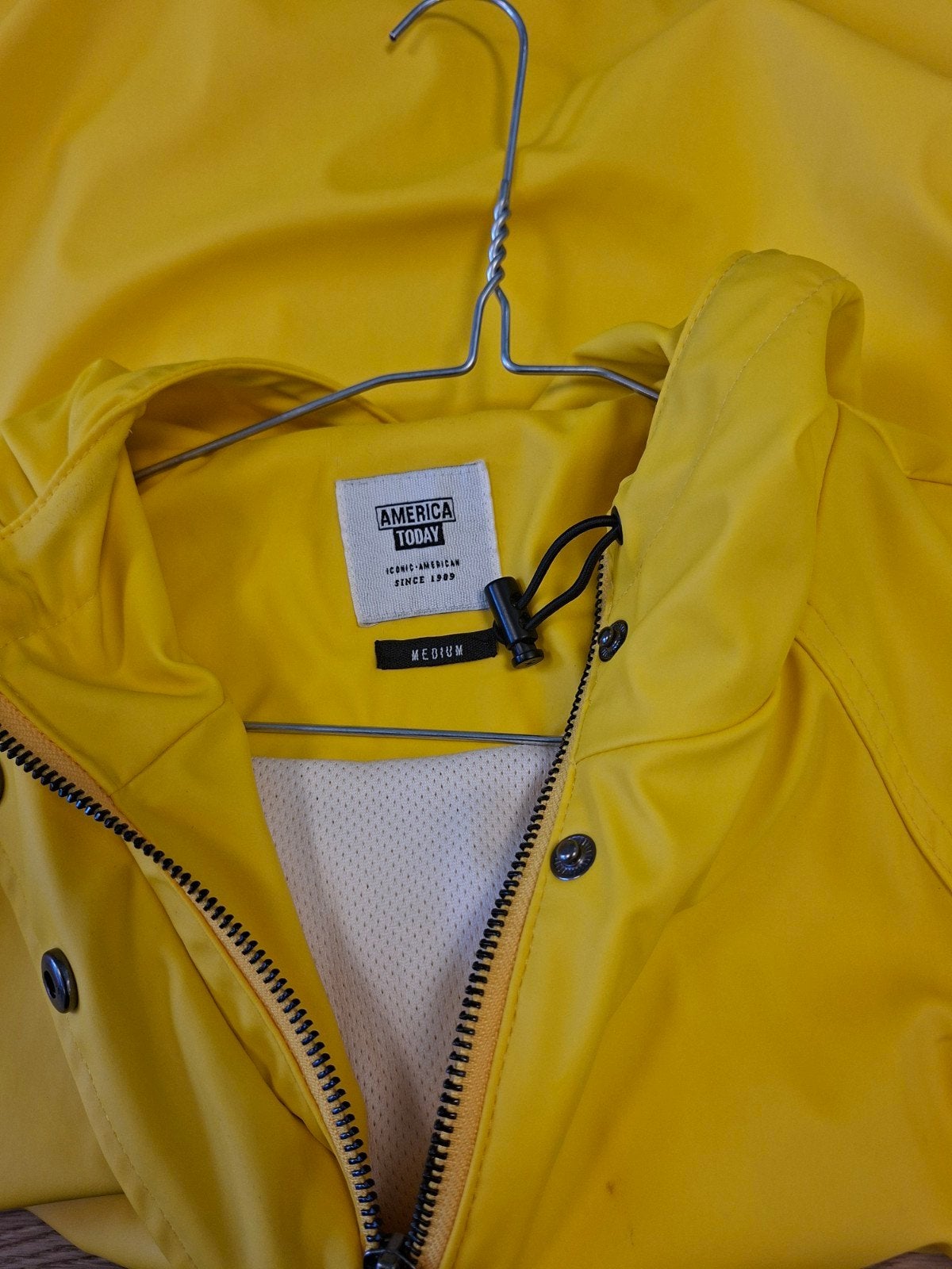 America Today Gele Regenjas Maat M, Kleding | Dames, Maat 38/40 (M), Geel, Ophalen of Verzenden, Zo goed als nieuw