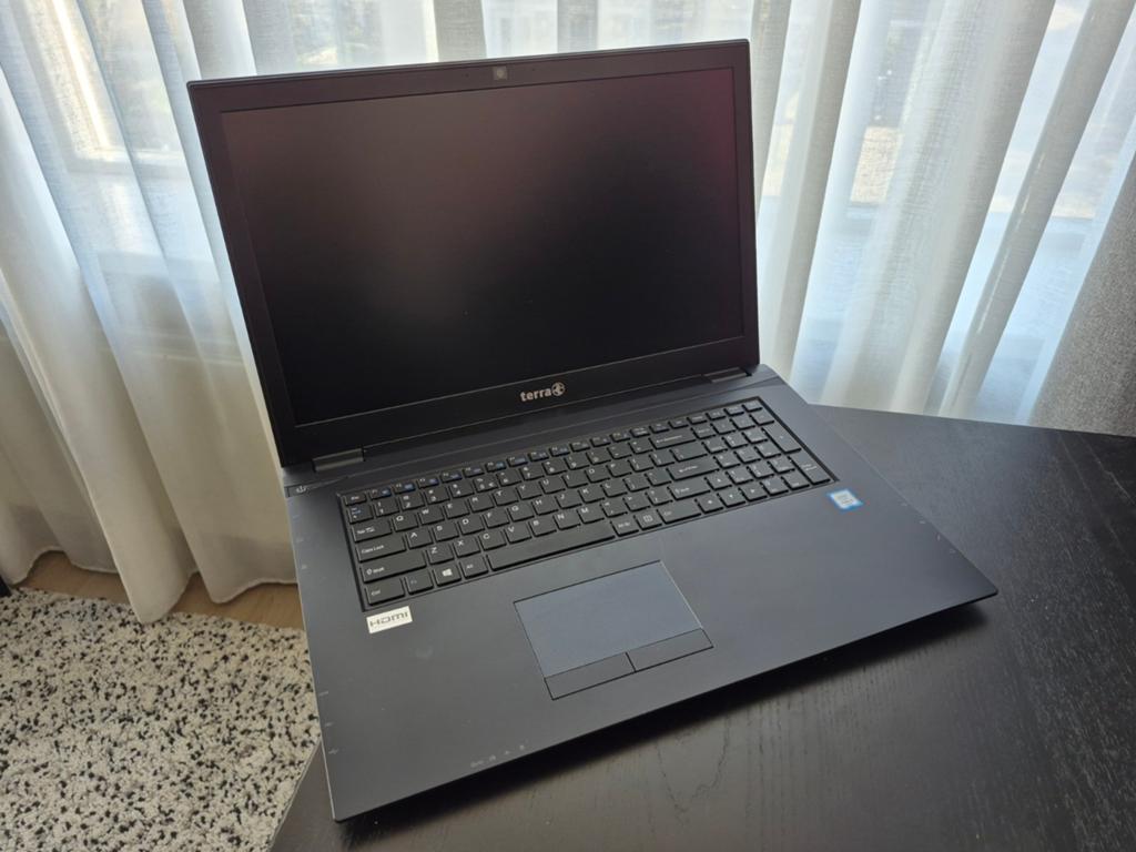Laptop - Terra mobile 1715 - i5 8250U 8GB DDR4, Computers en Software, Windows Laptops, Zo goed als nieuw, 17 inch of meer, SSD