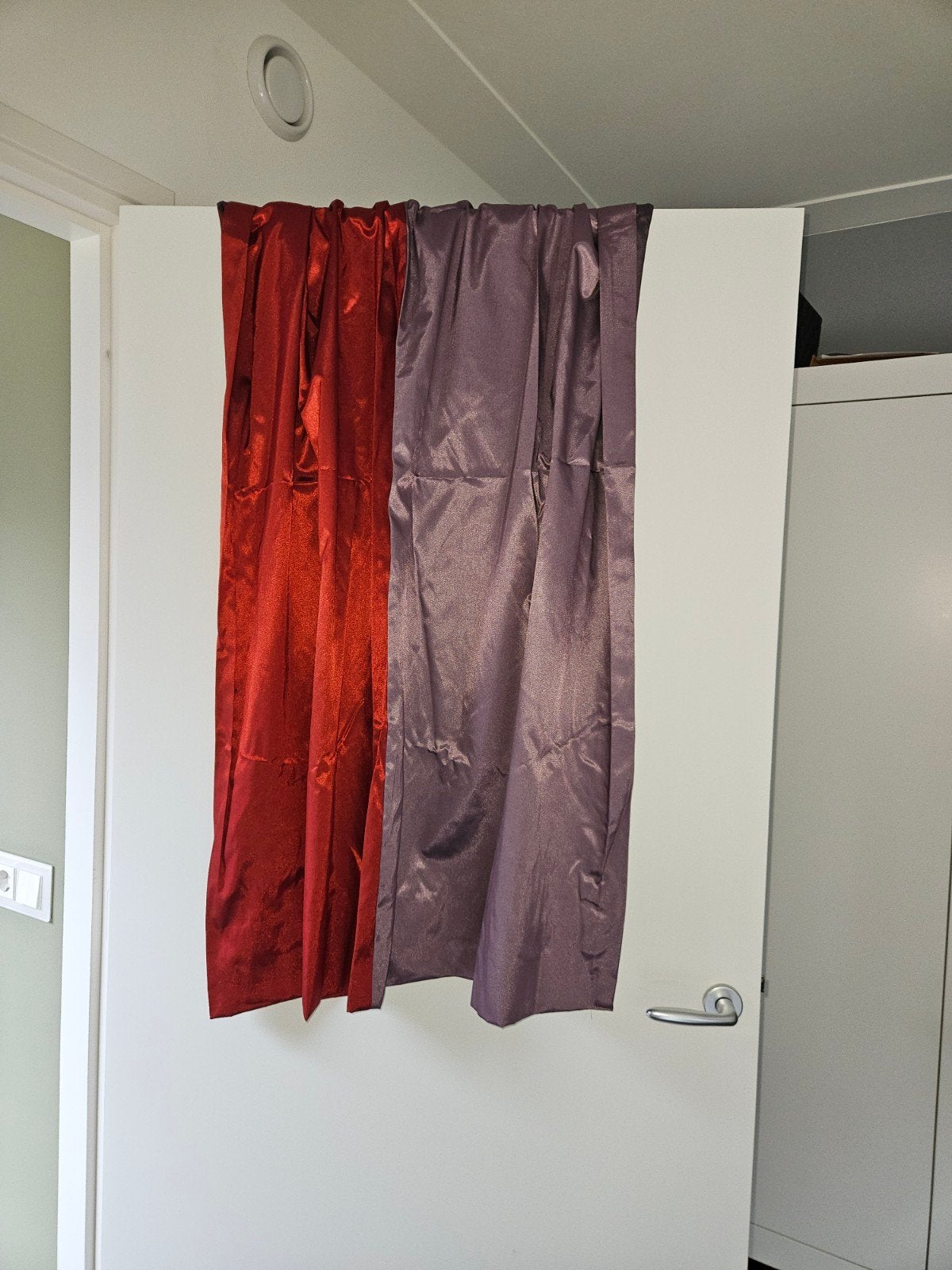 gratis op te halen kinderkamergordijnen 4 stuks van 72 breed, Ophalen, 288 cm, 143 cm, Rood