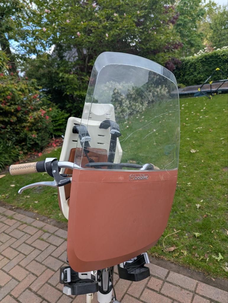 Bobike voorzitje met windscherm en adapter, Fietsen en Brommers, Fietsaccessoires | Fietsstoeltjes, Ophalen, Gebruikt, Voorzitje
