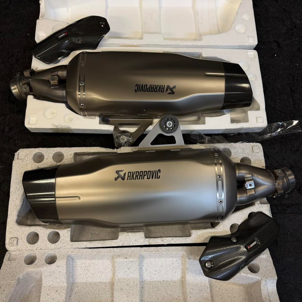 SOLD/ Akrapovic BMW R1250GS/R1200GS GSA LC Titanium zgan, Motoren, Ophalen of Verzenden, Nieuw