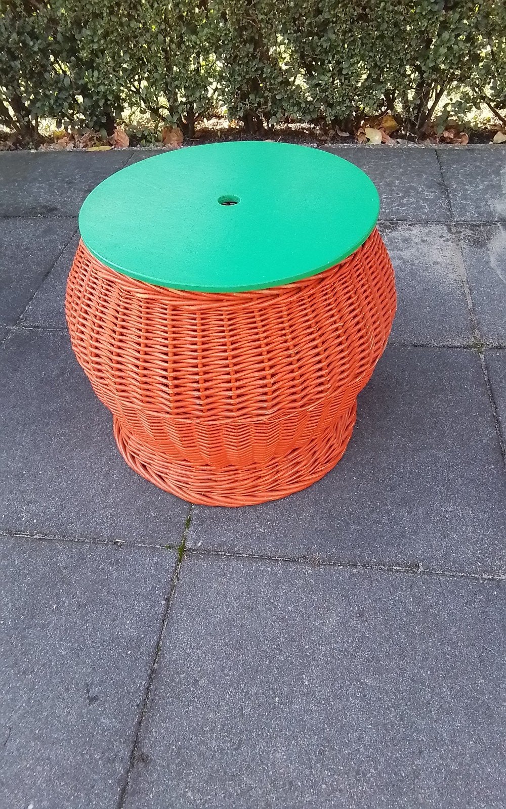 💐RETRO ROTAN SLANGENMAND ORANJE MET GROENE DEKSEL, Ophalen, Rond, Riet