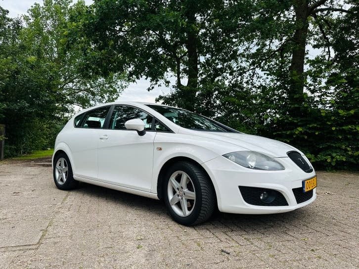 Seat Leon - 1.6 - 2010 - APK tot mei 2027, Voorwielaandrijving, 4 cilinders, Leon, Wit