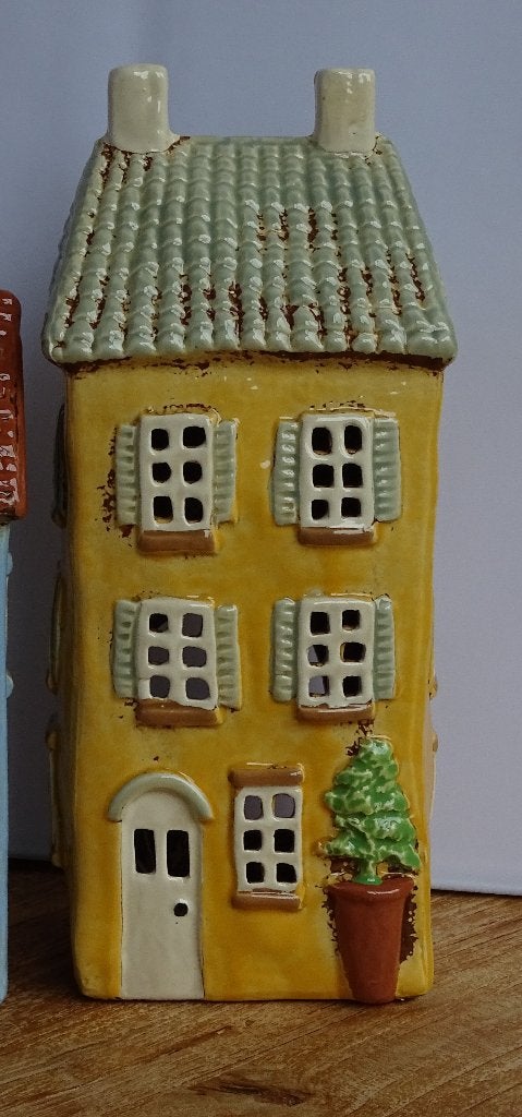 Vilage Pottery theelichtje tuinhuis met luiken - Okergeel, Gebruikt, Onbekend, Ophalen of Verzenden, Landelijk