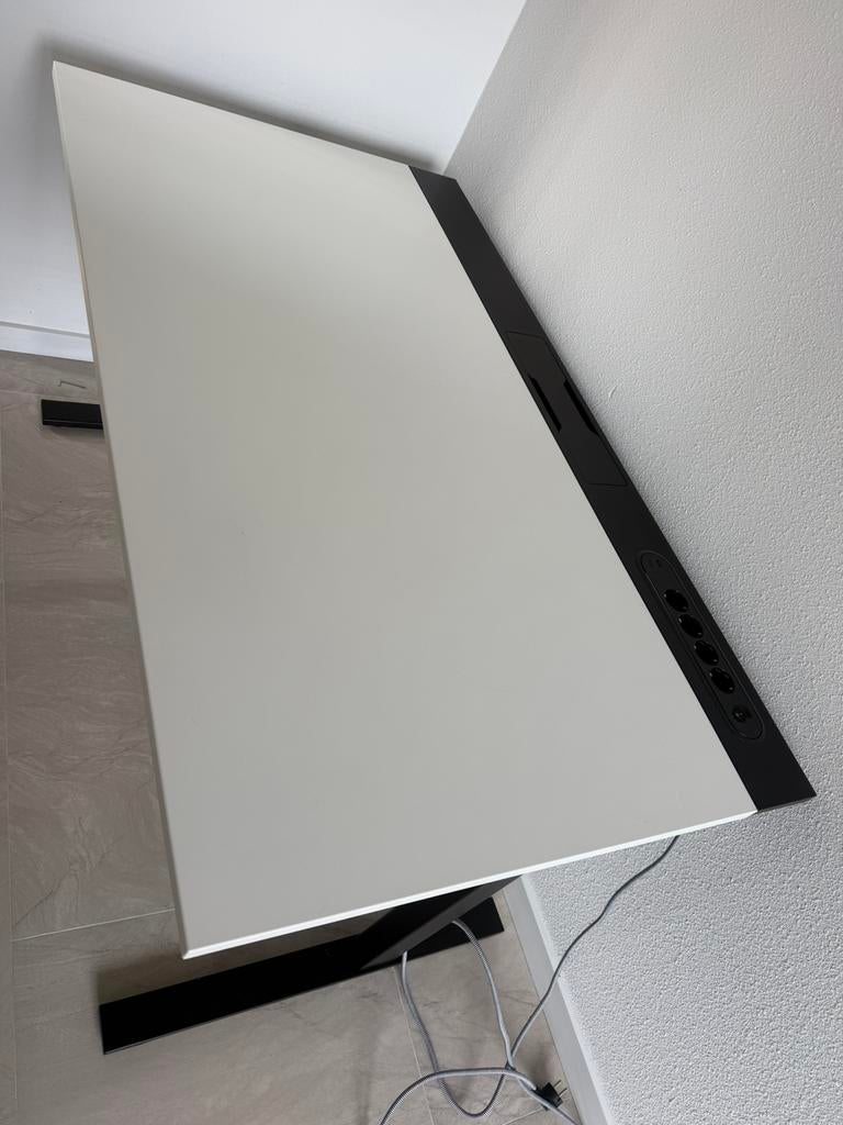 Verstelbare Bureau, Huis en Inrichting, Bureaus, Zo goed als nieuw, In hoogte verstelbaar, Ophalen of Verzenden