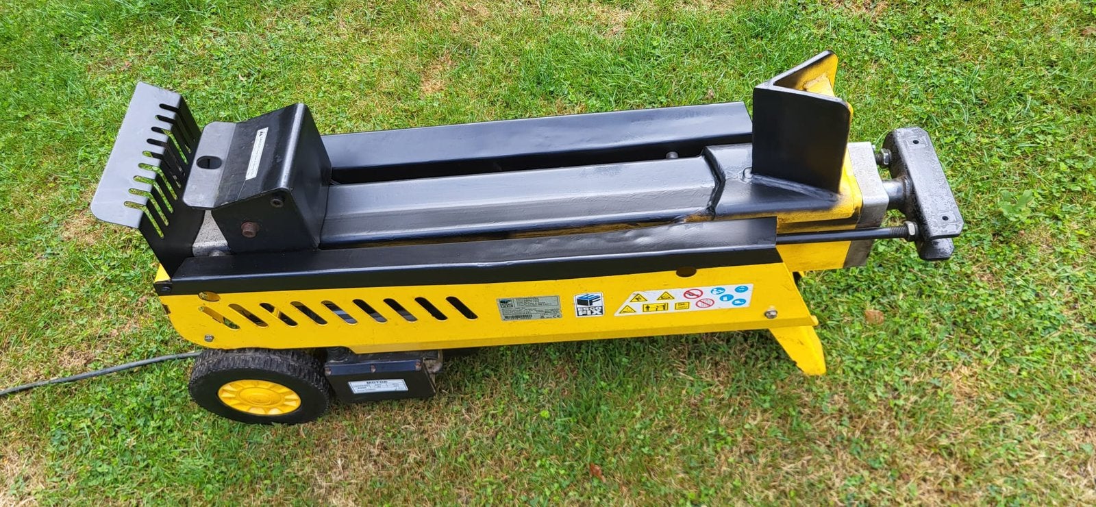Houtklover /kloofmachine 7 ton, Ophalen, Zo goed als nieuw, Liggend