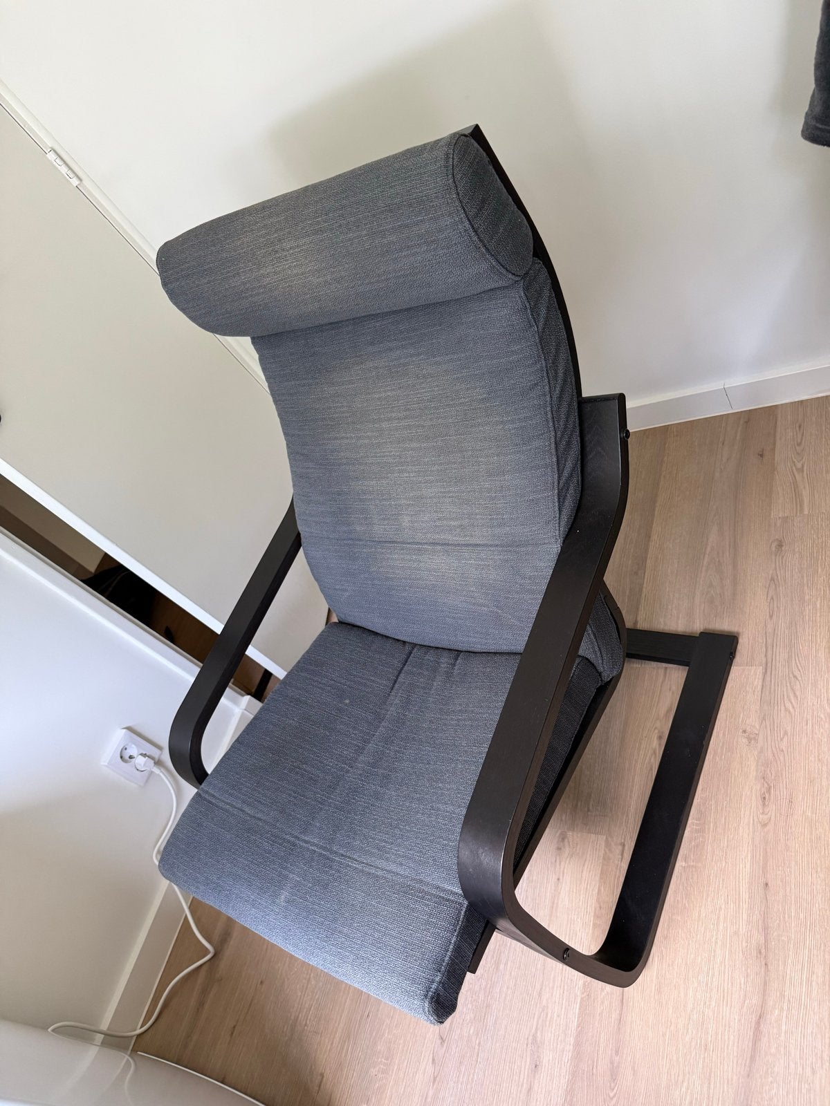 Ikea Poäng fauteuil - Grijs met zwart frame, Huis en Inrichting, Stoelen, Ophalen, Zo goed als nieuw, Hout, Eén