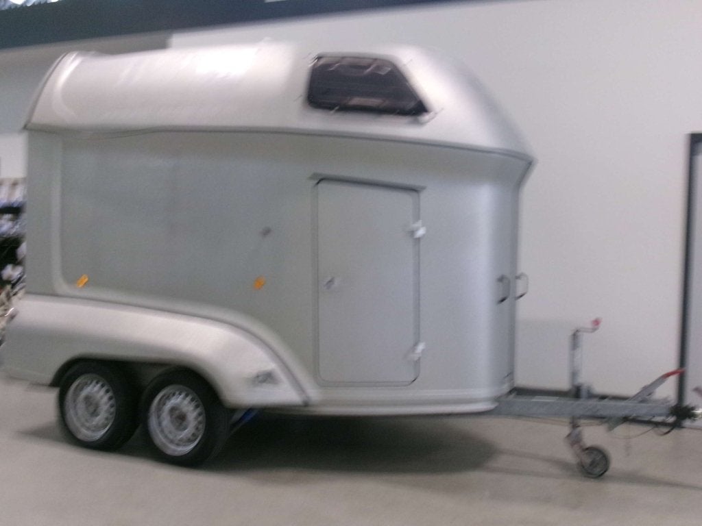 Gebruikte polyester 2 paards trailer met zadelkamer. Sluis, Dieren en Toebehoren, Gebruikt, Niet ingevuld, 2-paards trailer, Polyester
