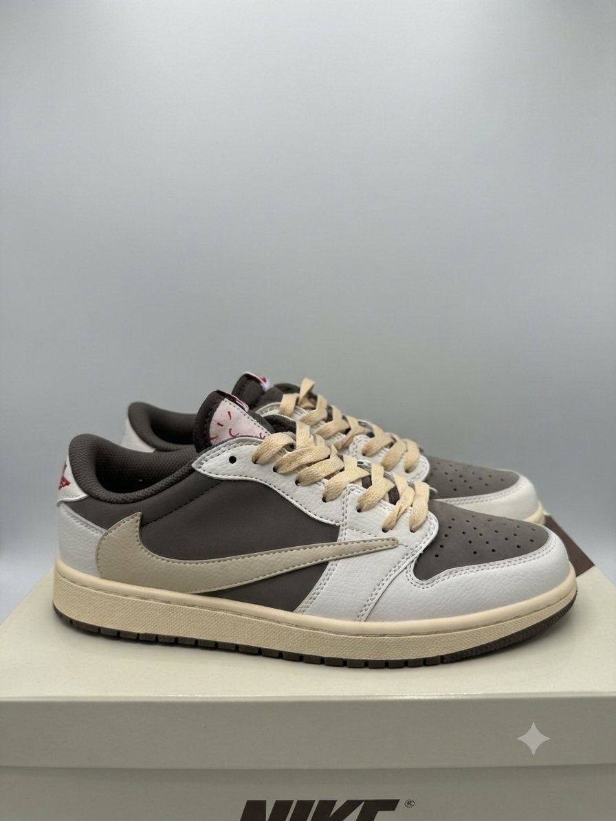 Nike Air Jordan 1 Low Travis Scott Reverse Mocha, Kleding | Dames, Schoenen, Bruin, Nieuw, Ophalen of Verzenden, Sneakers of Gympen