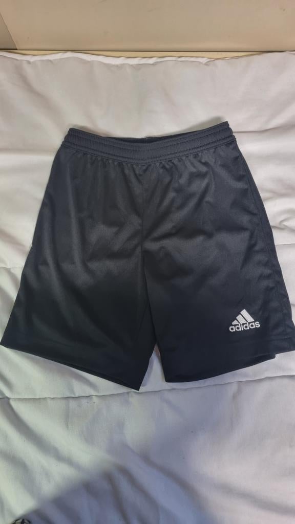Zwart Adidas sportbroekje maat 140, Adidas, Gebruikt, Jongen of Meisje, Sport- of Zwemkleding