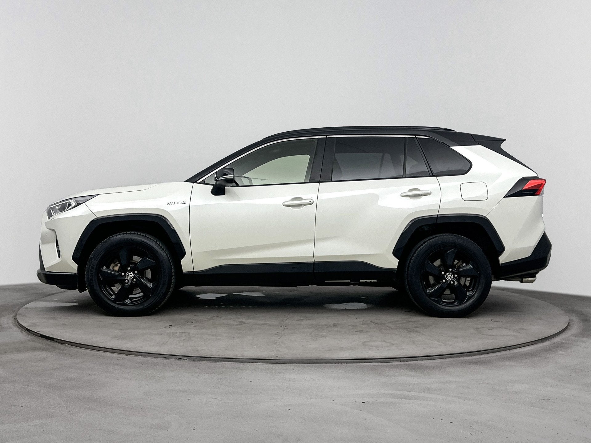 Toyota RAV4 2.5 Hybrid Business | Navi | Stoel-/Stuurverwarm, 12 maanden, Gebruikt, 4 cilinders, Leder en Stof