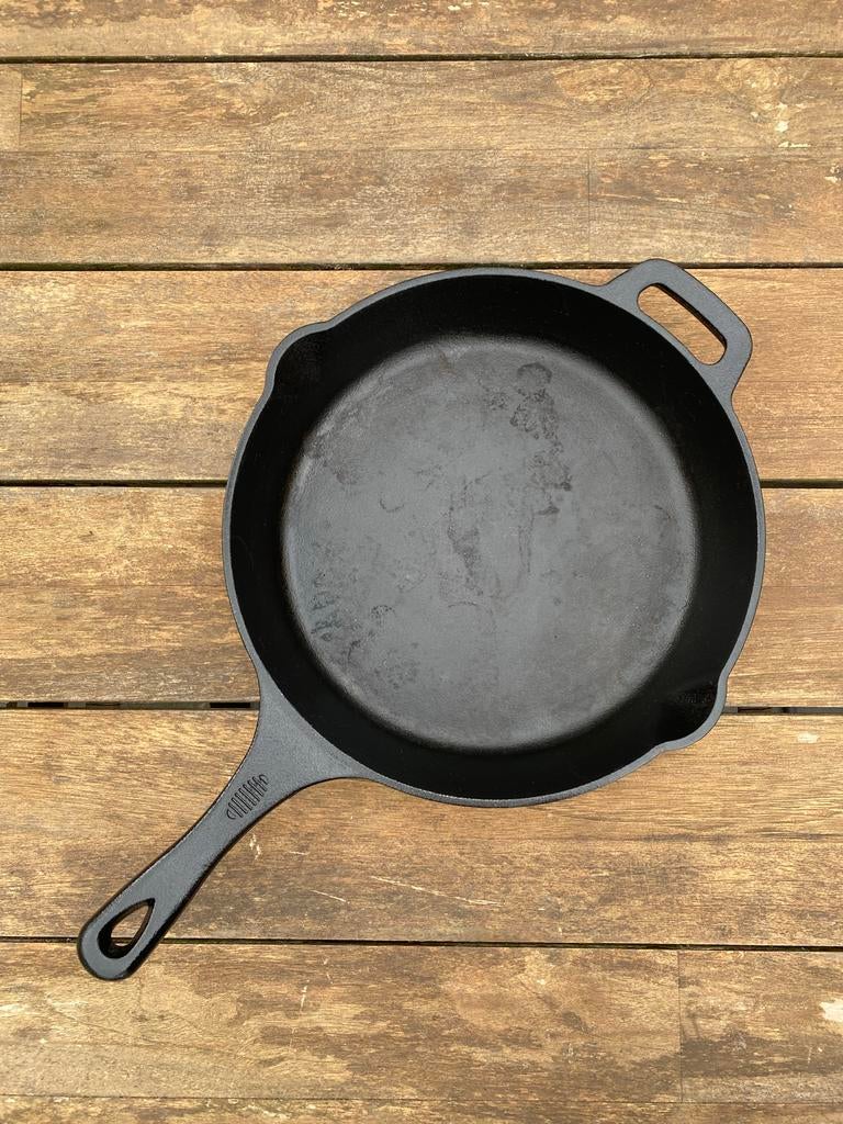 AmazonBasics Gietijzeren Koekenpan - 30 cm, Huis en Inrichting, Keuken | Potten en Pannen, Gebruikt, Ophalen of Verzenden, Koekenpan of Braadpan