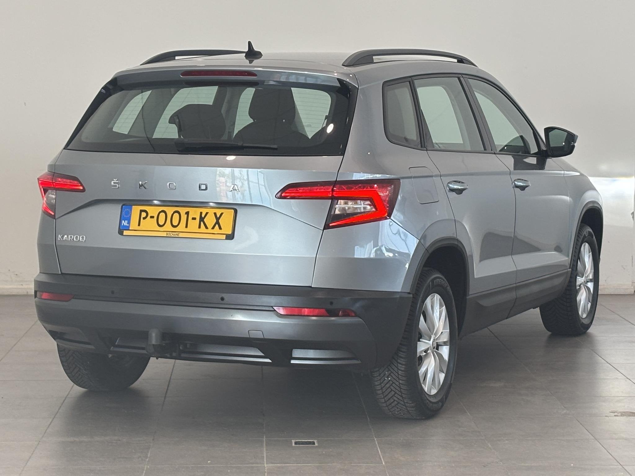 Skoda Karoq 1.5 TSI ACT Business Edition | Trekhaak | Parkee, Stof, 4 cilinders, Karoq, Bedrijf