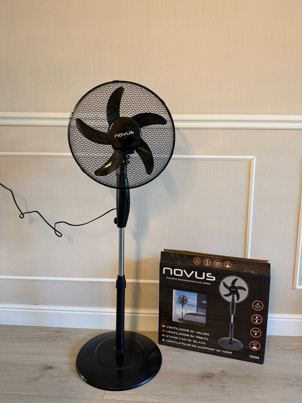 Nieuwe Novus Statiefventilator 16 inch Zwart, Witgoed en Apparatuur, Ventilatoren, Ophalen of Verzenden, Nieuw, Statiefventilator