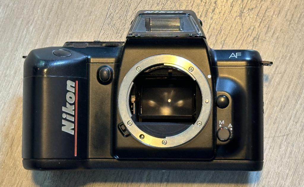 NIKON F401 spiegelreflex analoge camera body werkend, Audio, Tv en Foto, Fotocamera's Analoog, Ophalen, Gebruikt, Spiegelreflex
