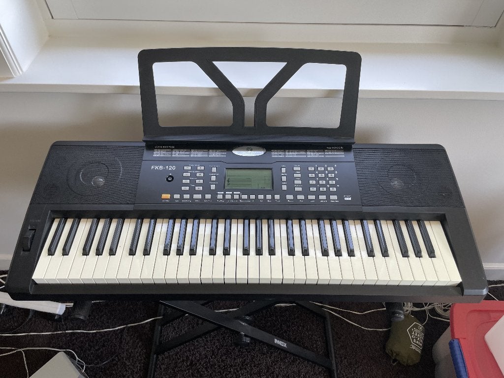 Fazley FKB-120 Keyboard met standaard en bladmuziekhouder, Muziek en Instrumenten, 61 toetsen, Zo goed als nieuw, Midi-aansluiting