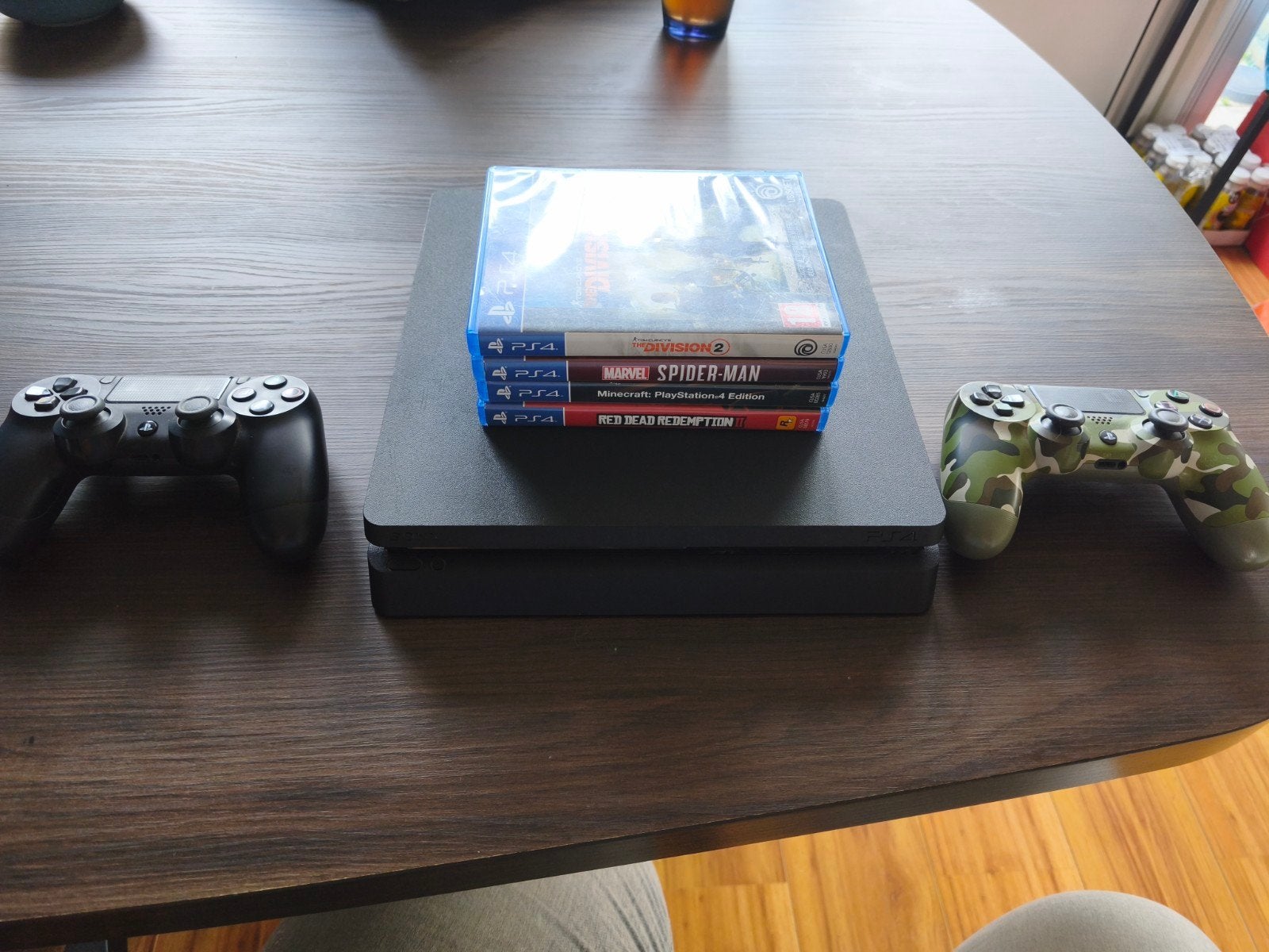 PlayStation 4 Slim met 2 controllers en 4 games, Ophalen, Met 2 controllers, Slim, 500 GB