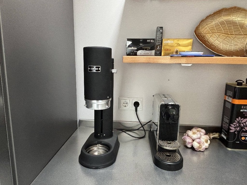Carbonator Pro Mat Zwart met fles en 2 volle CO2- cilinders, Witgoed en Apparatuur, Ophalen of Verzenden, Zo goed als nieuw