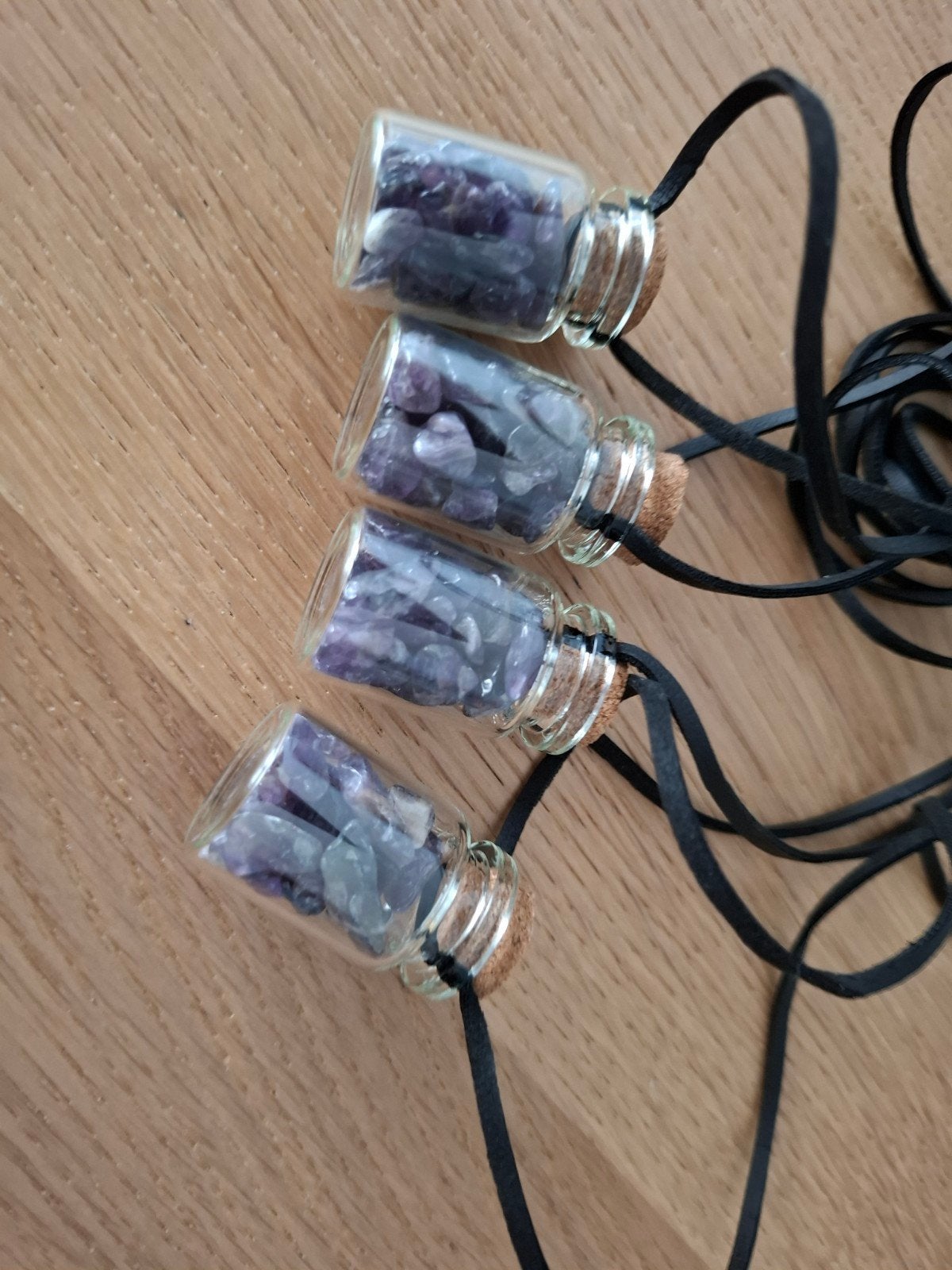 100x Geschenkflesjes aan koord met Amethist, Sieraden, Tassen en Uiterlijk, Kettingen, Nieuw, Steen of Mineraal, Paars, Met edelsteen