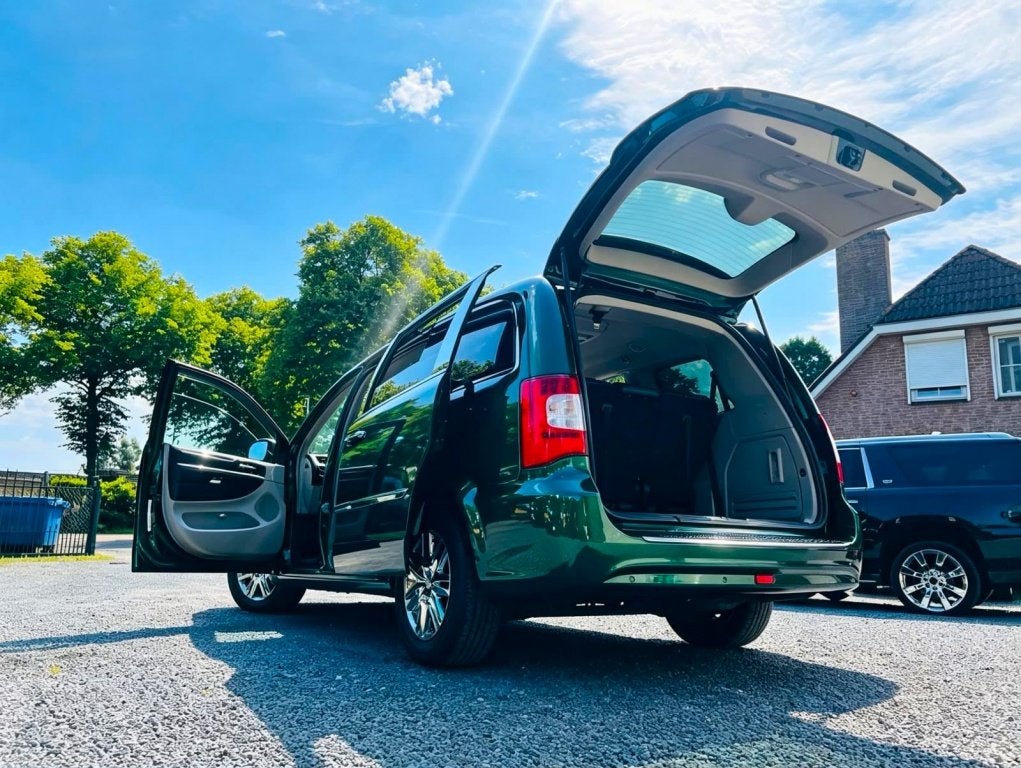 Chrysler Grand Voyager 3.6 V6 LIMITED J.DAIMLER EMERALD-GREE, Auto's, Chrysler, Dealer onderhouden, Gebruikt, Zwart, Grand Voyager