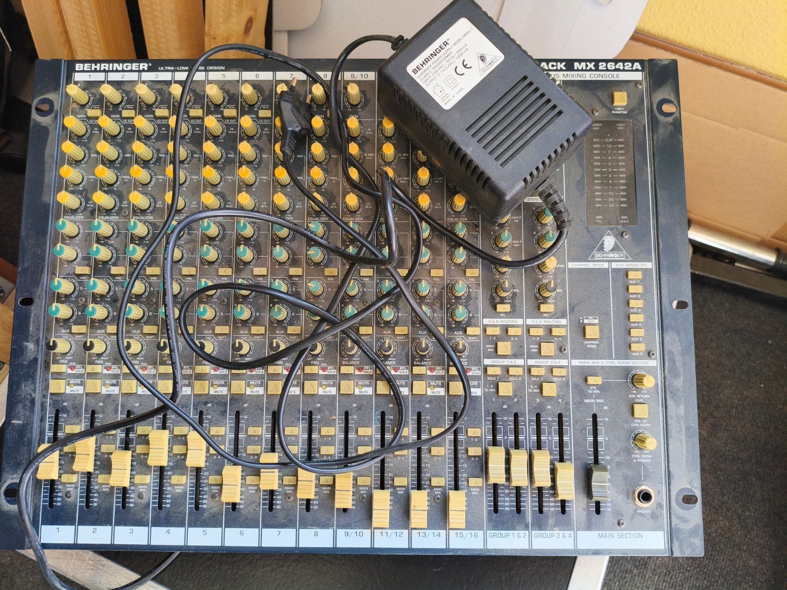 Behringer Eurorack mx 2642

Mengpaneel al een aantal jaar on, Ophalen