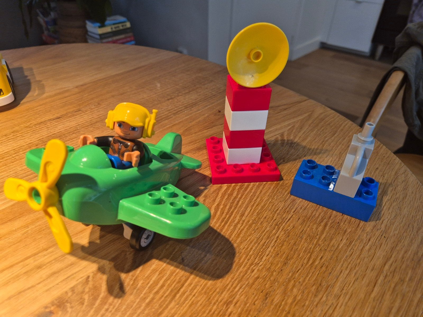 Lego Duplo 10808 Vliegtuig met piloot en verkeerstoren, Ophalen of Verzenden, Gebruikt, Complete set, Duplo
