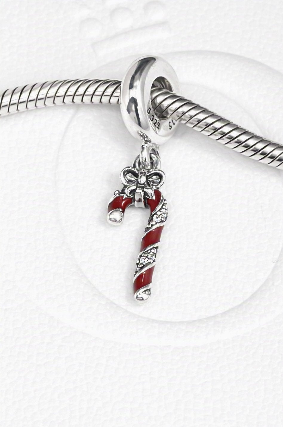 Pandora Kerst bedeltje zuurstok rood emaille pave zgan, Ophalen, Zo goed als nieuw, Zilver, Pandora