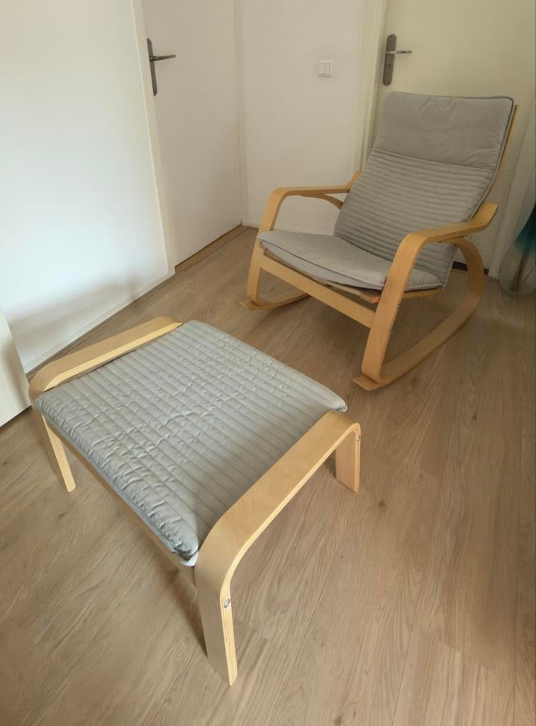 Ikea Poäng schommelstoel met voetenbankje, Huis en Inrichting, Fauteuils, Ophalen, Gebruikt, 50 tot 75 cm, Hout