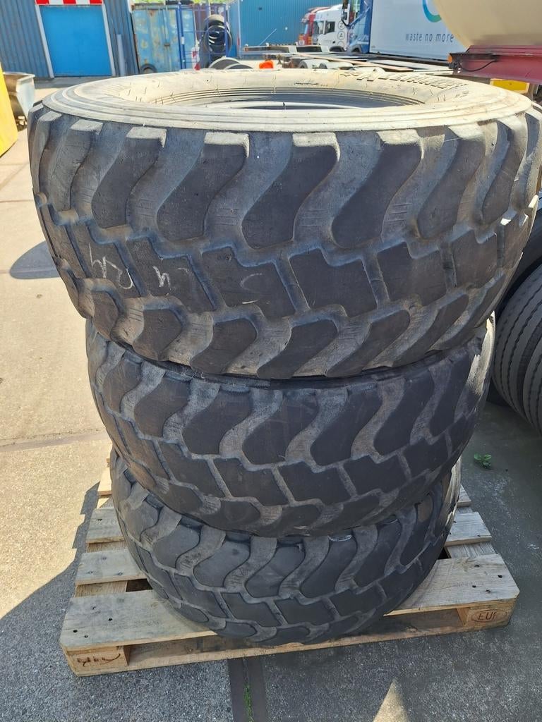 405/70R18 3 stuks, Ophalen of Verzenden