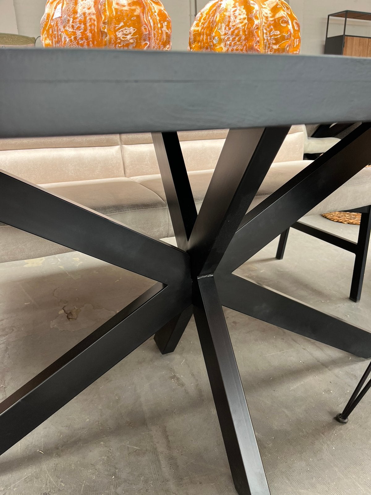 Magazijn leegverkoop eettafel deens ovaal zwart mangohout, Huis en Inrichting, Hout, Zwart, Nieuw, Ophalen of Verzenden