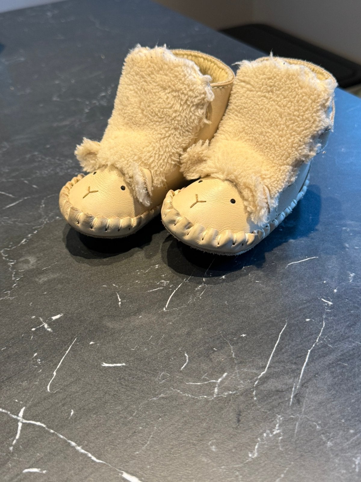 Donsje Amsterdam Schoentjes Schaap 6-12 maanden, Ophalen of Verzenden, Zo goed als nieuw, Jongetje of Meisje, Schoentjes