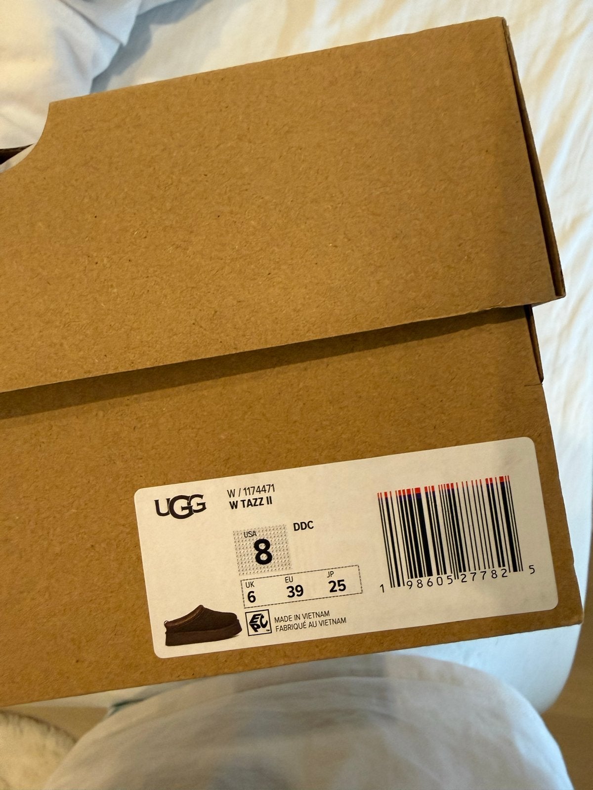 UGG Tazz II Pantoffels - Nieuw in doos, maat 39, Ophalen of Verzenden, Nieuw, Bruin, Pantoffels of Sloffen