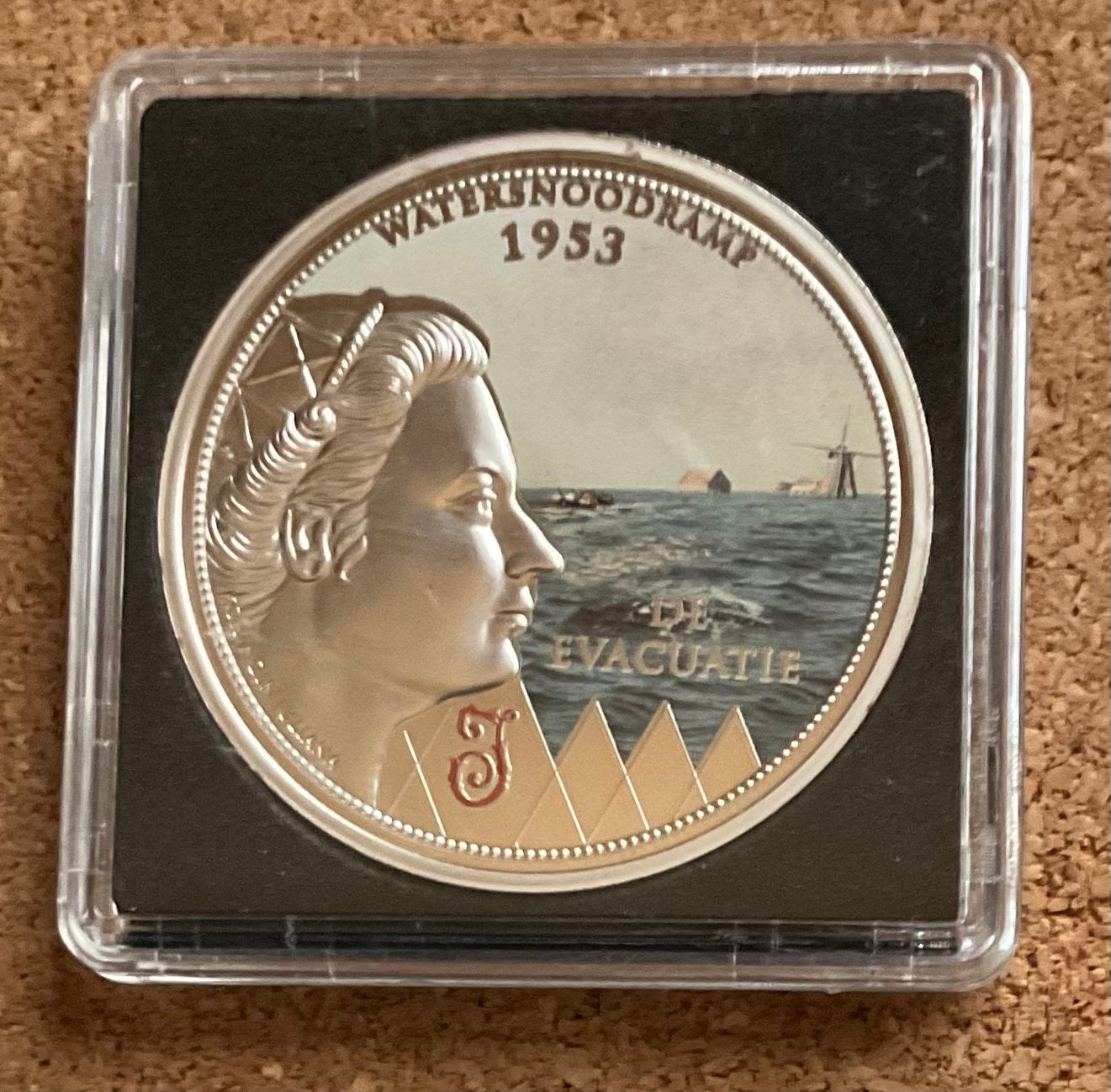 Penning KONINGIN JULIANA WATERSNOODRAMP 1953 DE EVACUATIE, Postzegels en Munten, Ophalen of Verzenden, Overige materialen, Nederland