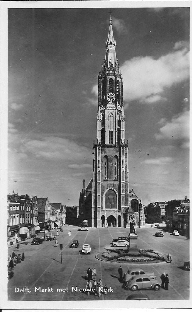 Oude Ansichtkaart Delft Markt met Nieuwe Kerk, Verzamelen, Ophalen of Verzenden, 1940 tot 1960, Ongelopen, Zuid-Holland
