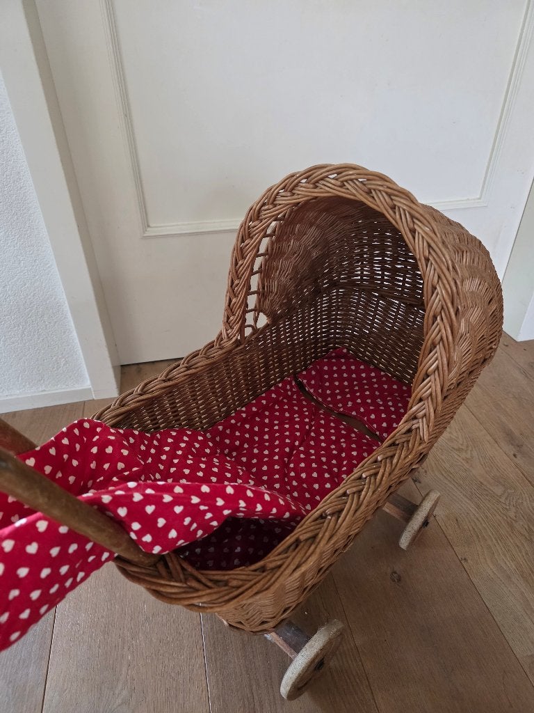 Rotan/riet poppenwagen. Retro. Meppel of Deventer, Ophalen, Gebruikt, Babypop