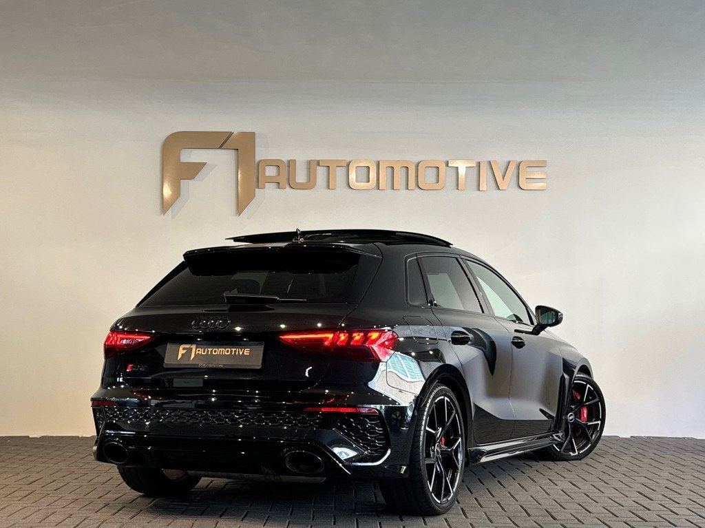 Audi RS3 Sportback 2.5 TFSI quattro Pano|HuD|Memory|Massage, Auto's, Audi, Automaat, Gebruikt, RS3, Zwart