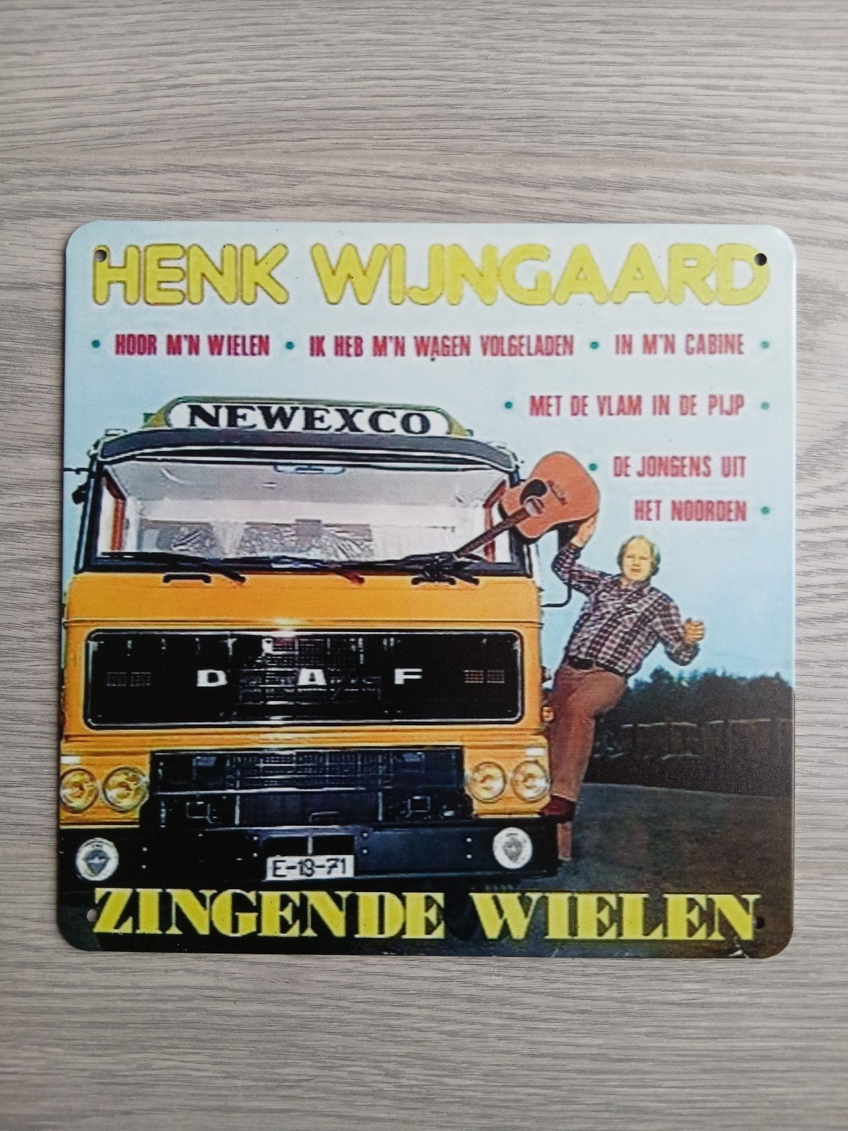 Henk Wijngaard - Zingende Wielen - 20x20 cm Reclamebord, Ophalen of Verzenden, Nieuw, Poster, Artwork of Schilderij