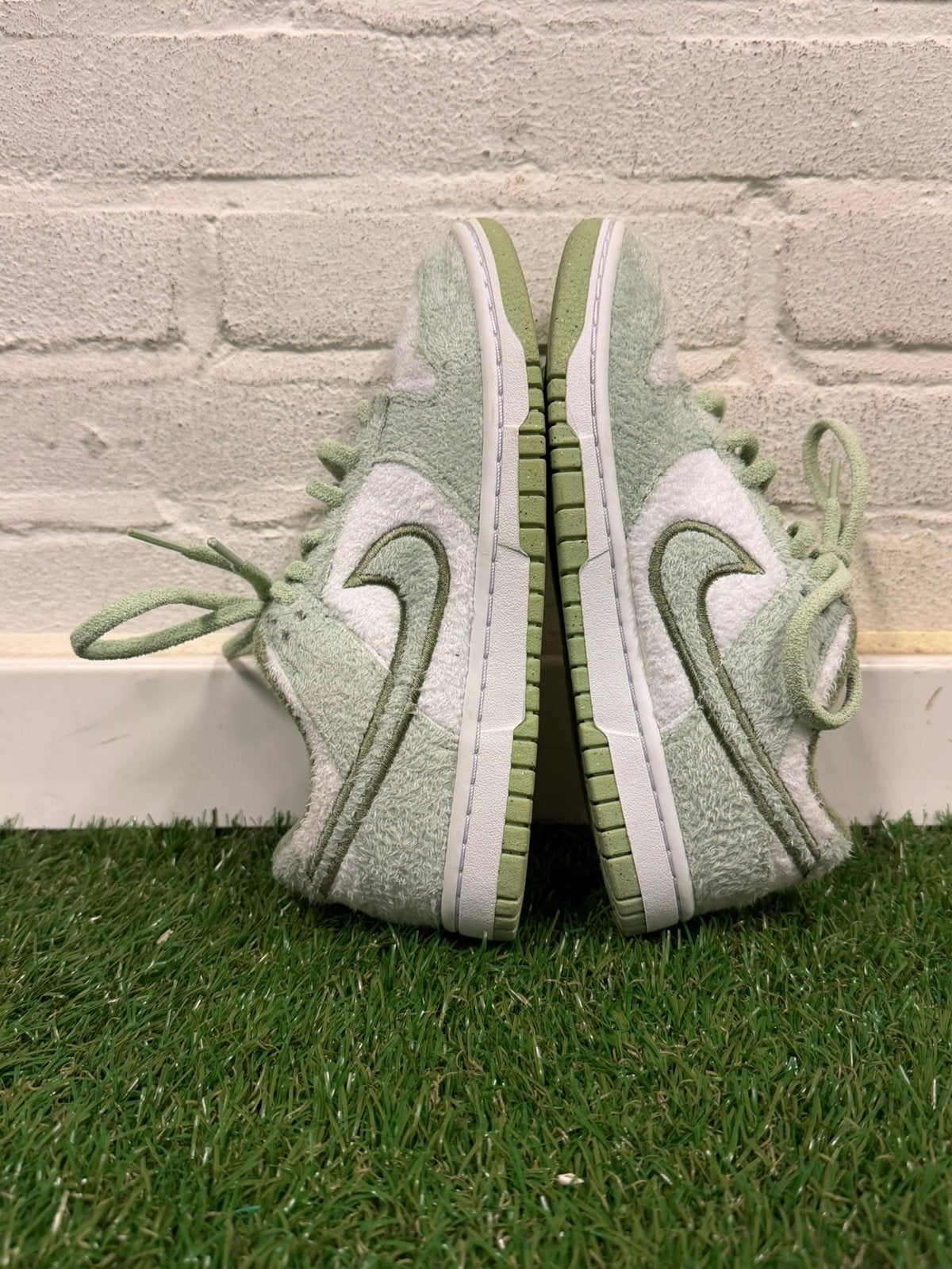 Nike Dunk Low SE Fleece Green 36,5/37, Ophalen of Verzenden, Zo goed als nieuw, Wit