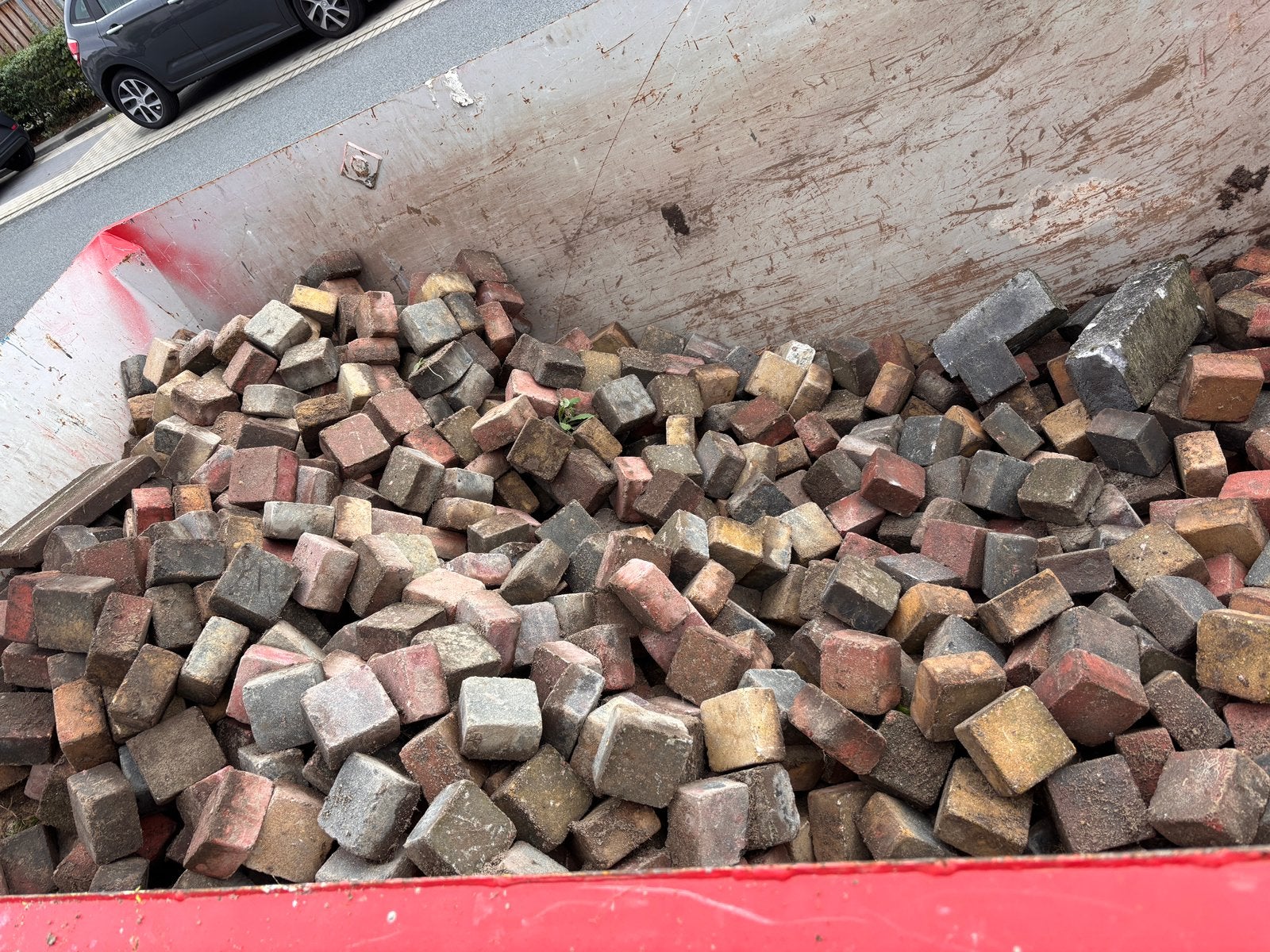 Gratis klinkers , terrastegels en stootbanden af te halen, Tuin en Terras, Ophalen, Gebruikt, Klinkers, 10 m² of meer