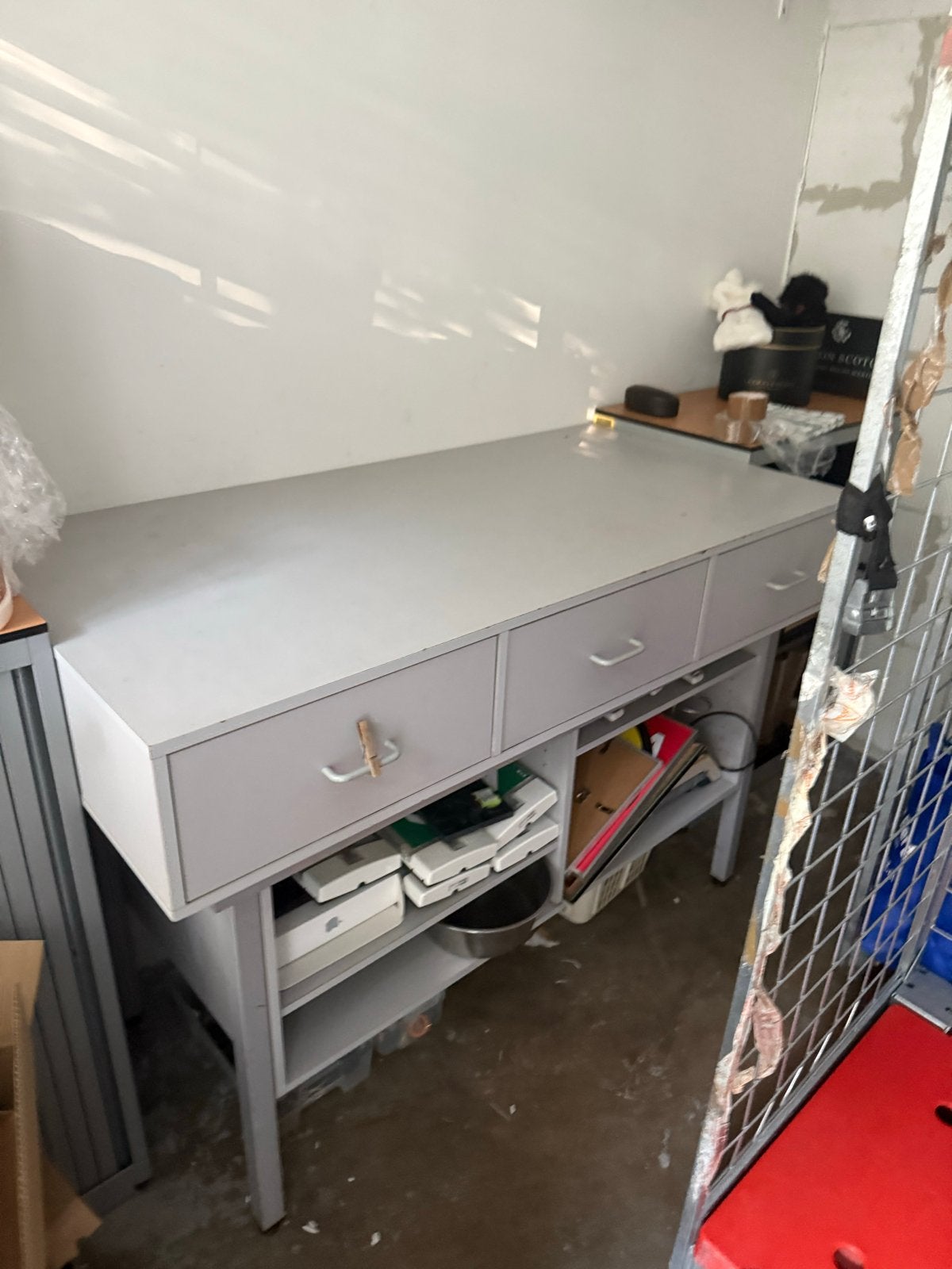 Stevige toonbank of werktafel 1,60m met lades en opbergruimt, Overige typen, Gebruikt, Met lades, Metaal