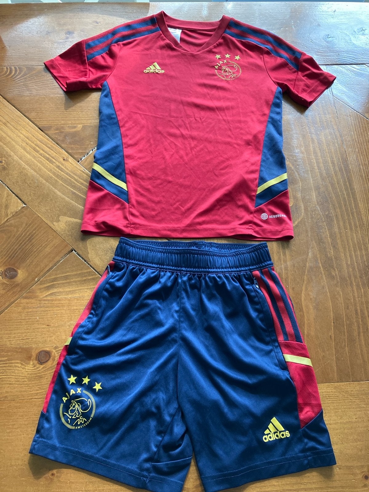 Ajax tenue Adidas maat 140 (9-10 jaar), Ophalen of Verzenden, Gebruikt, Jongen of Meisje, Setje