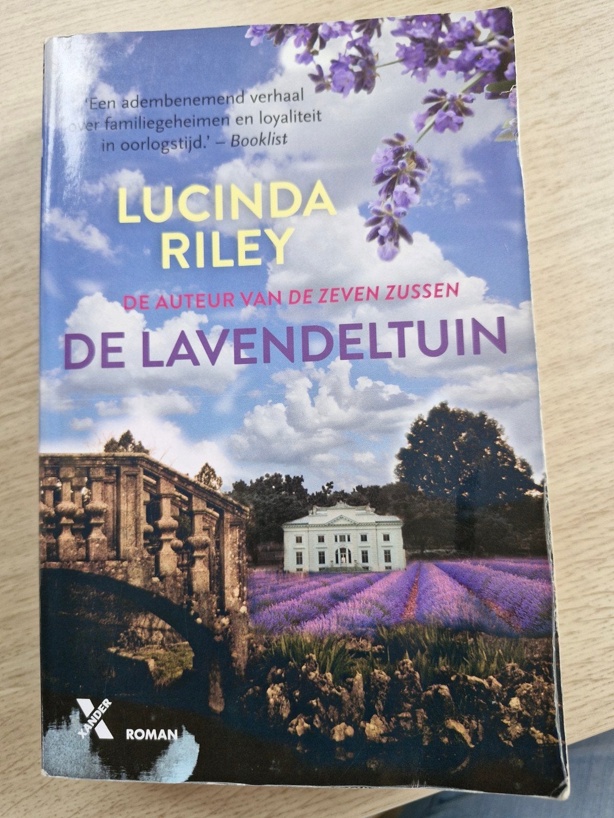 Lucinda Riley - De lavendeltuin, Boeken, Ophalen of Verzenden, Zo goed als nieuw, Lucinda Riley