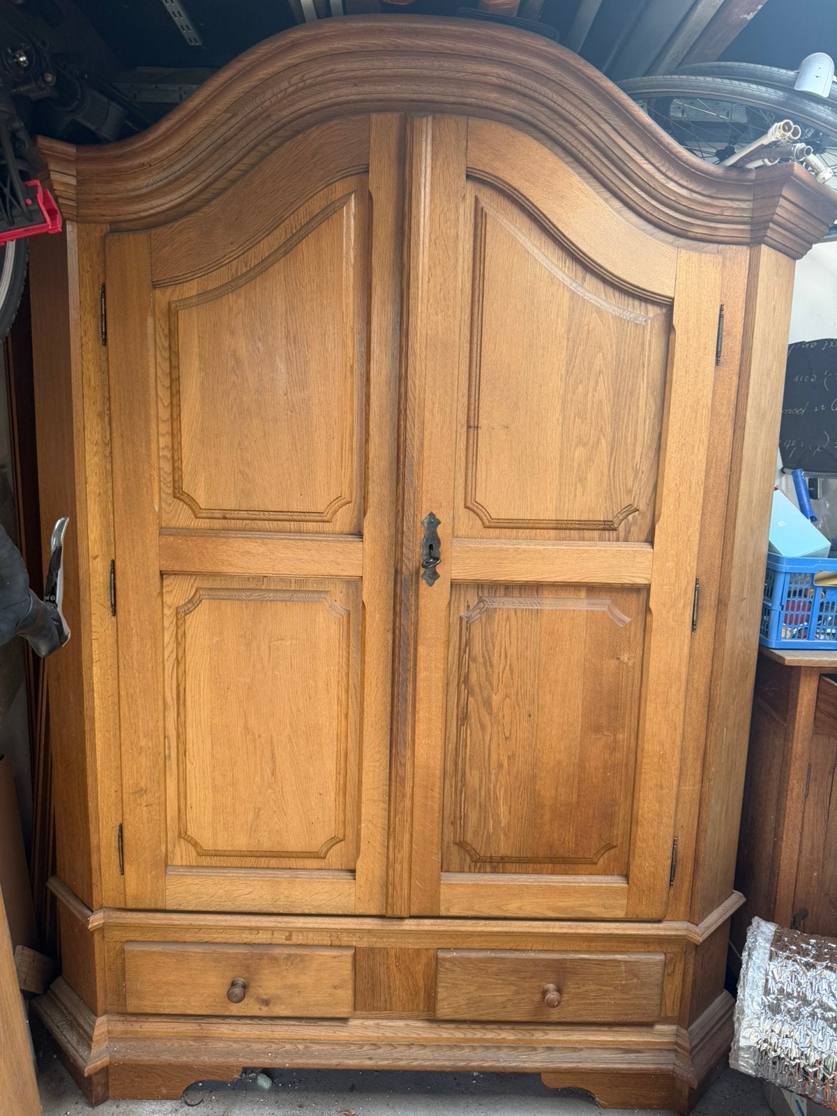 Hand gemaakte eikenhouten kast. Blank hout zonder laklaag, Ophalen