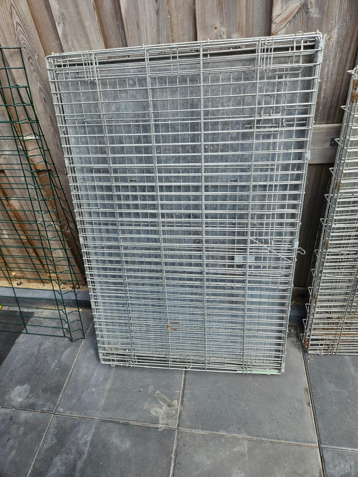 honden bench beschikbaar 2x, Dieren en Toebehoren, Ophalen, Gebruikt