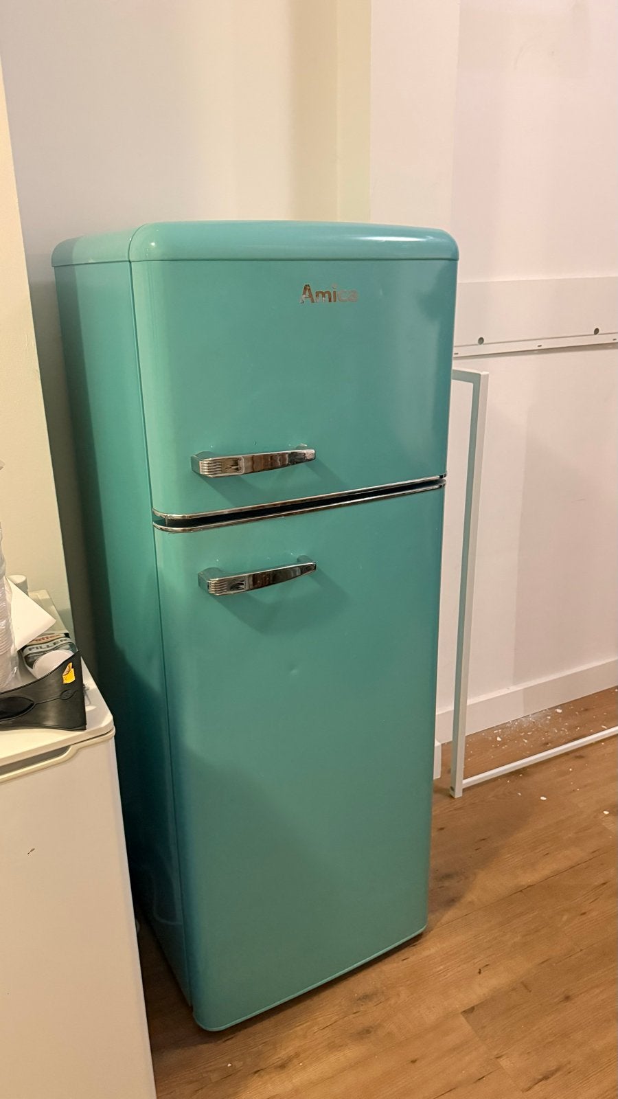 Amica Retro Koelkast met Vriezer - Zo goed als nieuw, Witgoed en Apparatuur, Ophalen, 150 tot 200 liter, Met aparte vriezer, Zo goed als nieuw