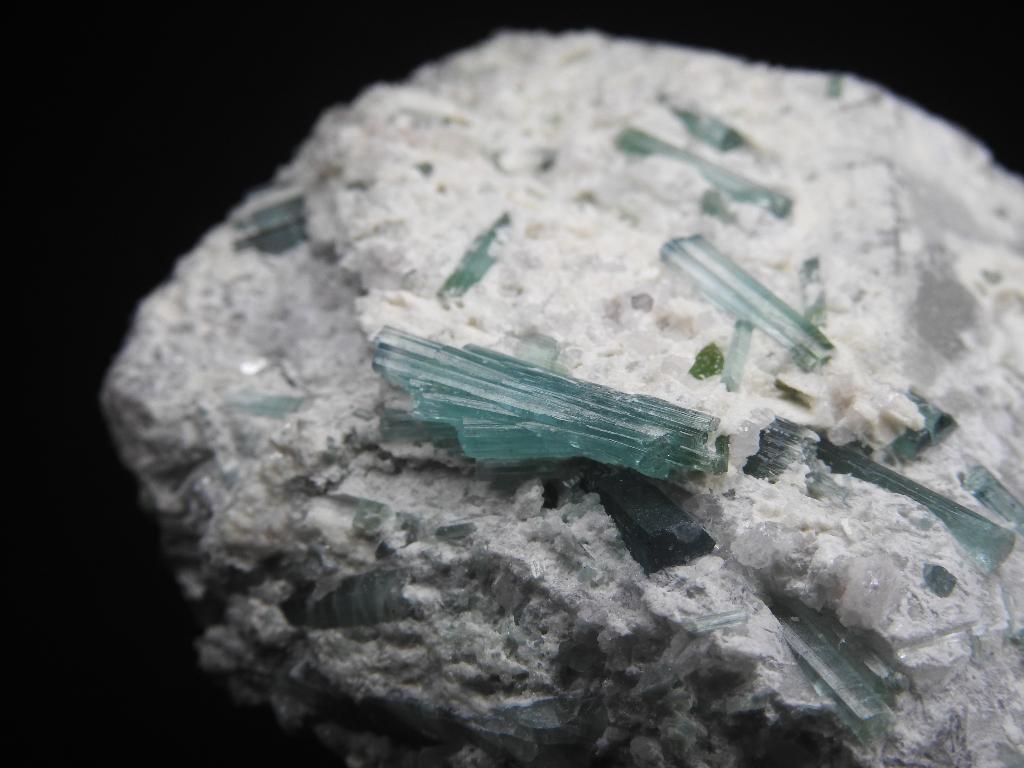 Blauwe Toermalijn op Kwarts, Ophalen of Verzenden, Mineraal