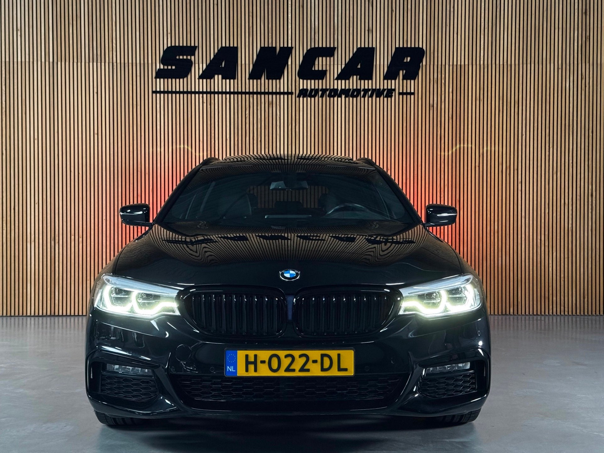 BMW 5-serie Touring 520i M-Sport BLACK PACK|PANO|H&K|HUD|BMW, Auto's, Automaat, Achterwielaandrijving, Gebruikt, 4 cilinders